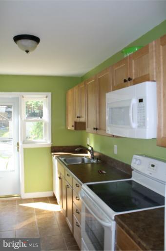 8565 Morven Road Parkville, MD 21234 - Photo 17 of 20 Kitchen