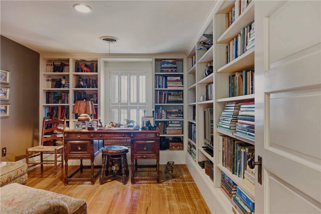 83 Malbone Road Newport, RI 02840 - Photo 21 of 49 Gallery Image 21