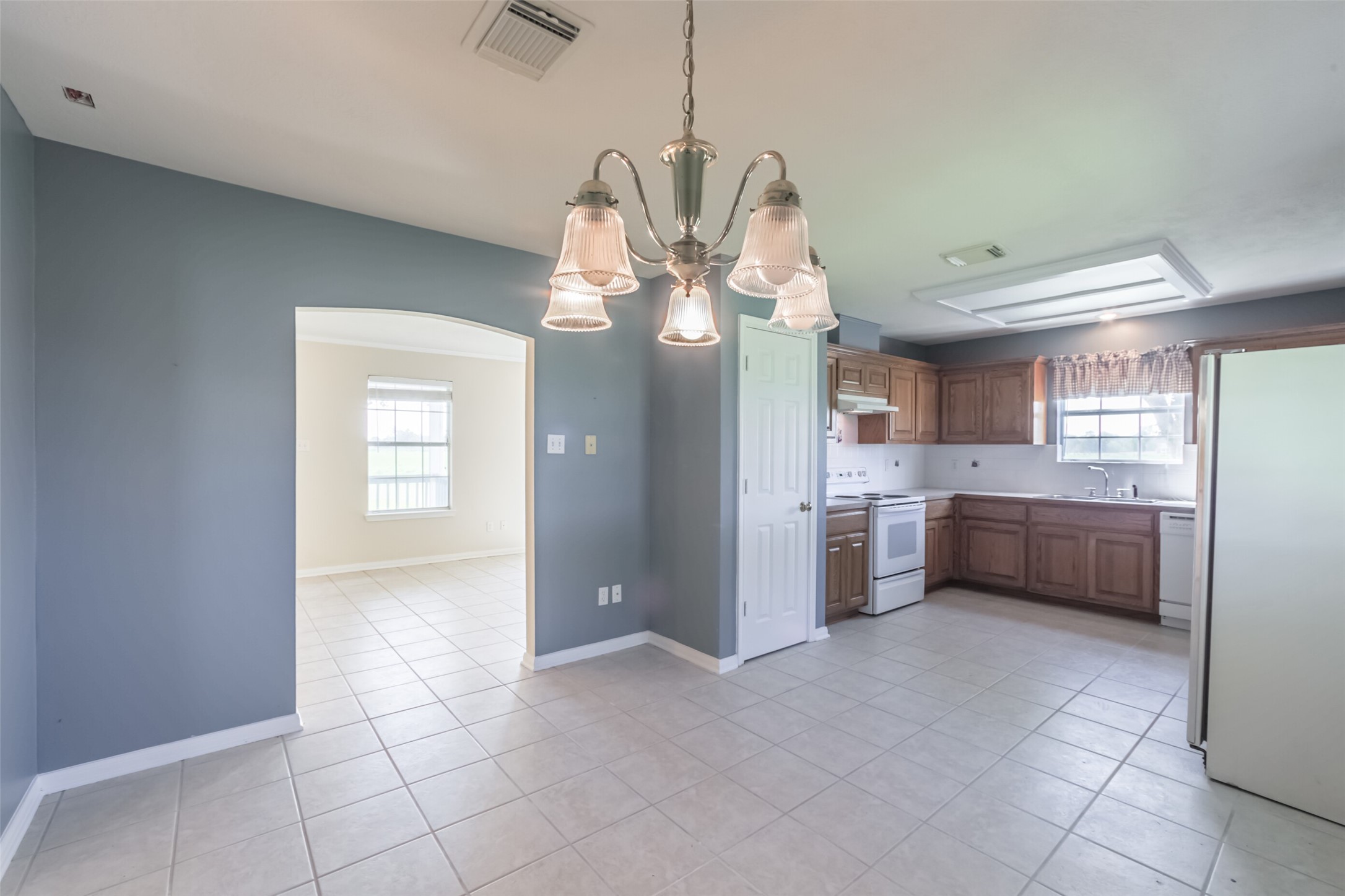 4903 Bowser Road Fulshear, TX 77441 - Photo 42 of 50 Guest house kitchen and dining area