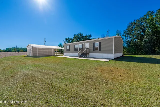 a view of a house with a yard