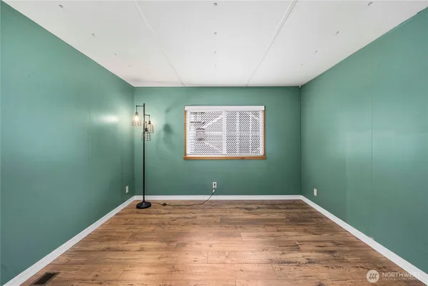 a view of empty room with window
