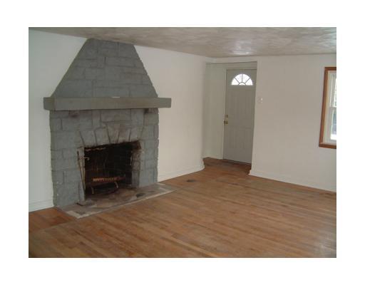 11 Tidball Road McKees Rocks, PA 15136 - Photo 2 of 12 Living Room.