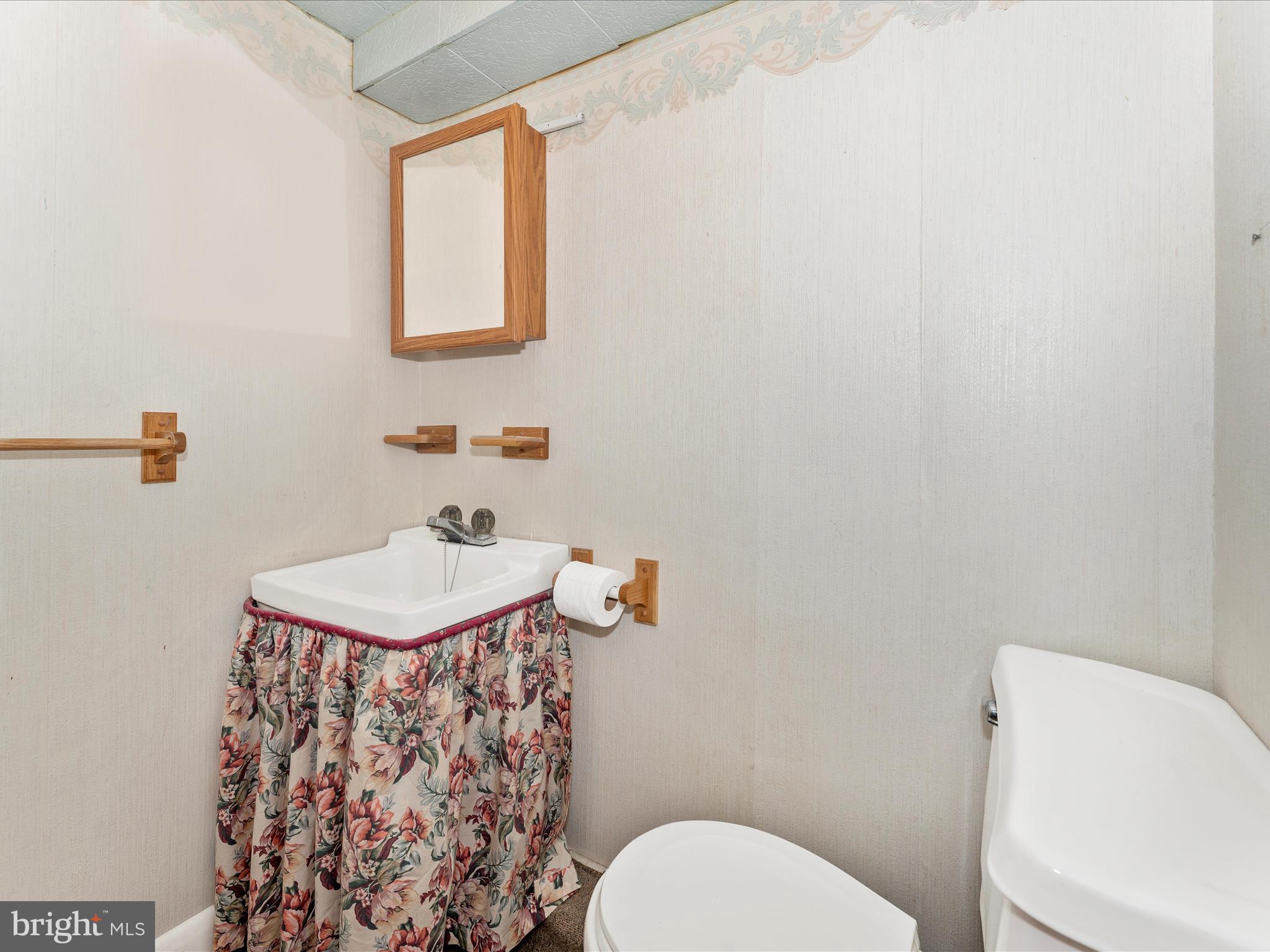 5808 Tick Ridge Road Waynesboro, PA 17268 - Photo 37 of 47 Upper Level Powder Room