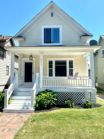 $2,800 | 613 Wayne Street, St. Joseph, MI 49085