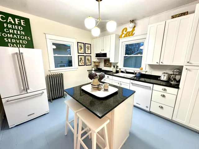 $2,800 | 613 Wayne Street, St. Joseph, MI 49085