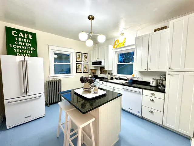 $2,800 | 613 Wayne Street, St. Joseph, MI 49085