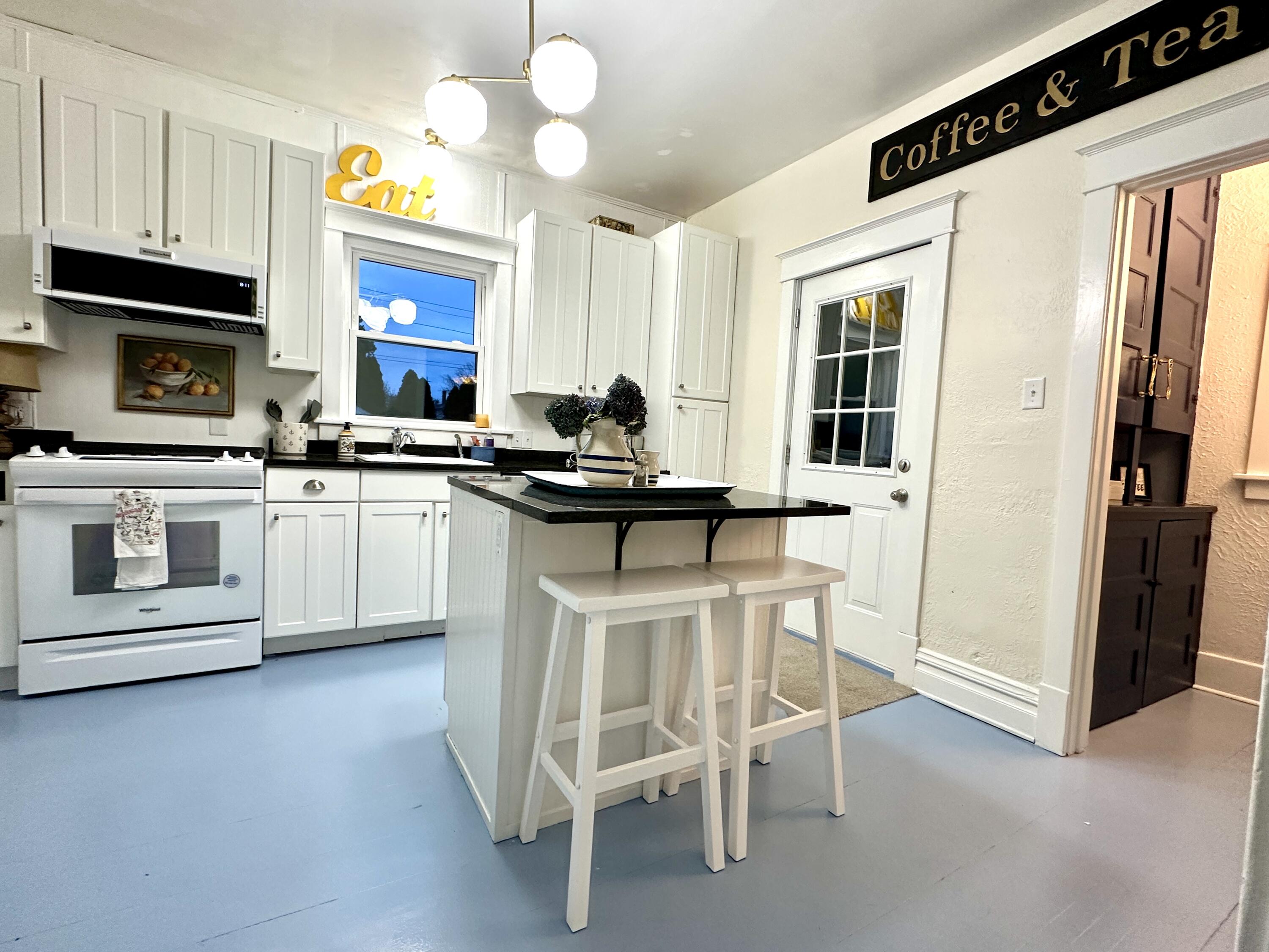 613 Wayne Street St. Joseph, MI 49085 - Photo 15 of 36 kitchen island(1)