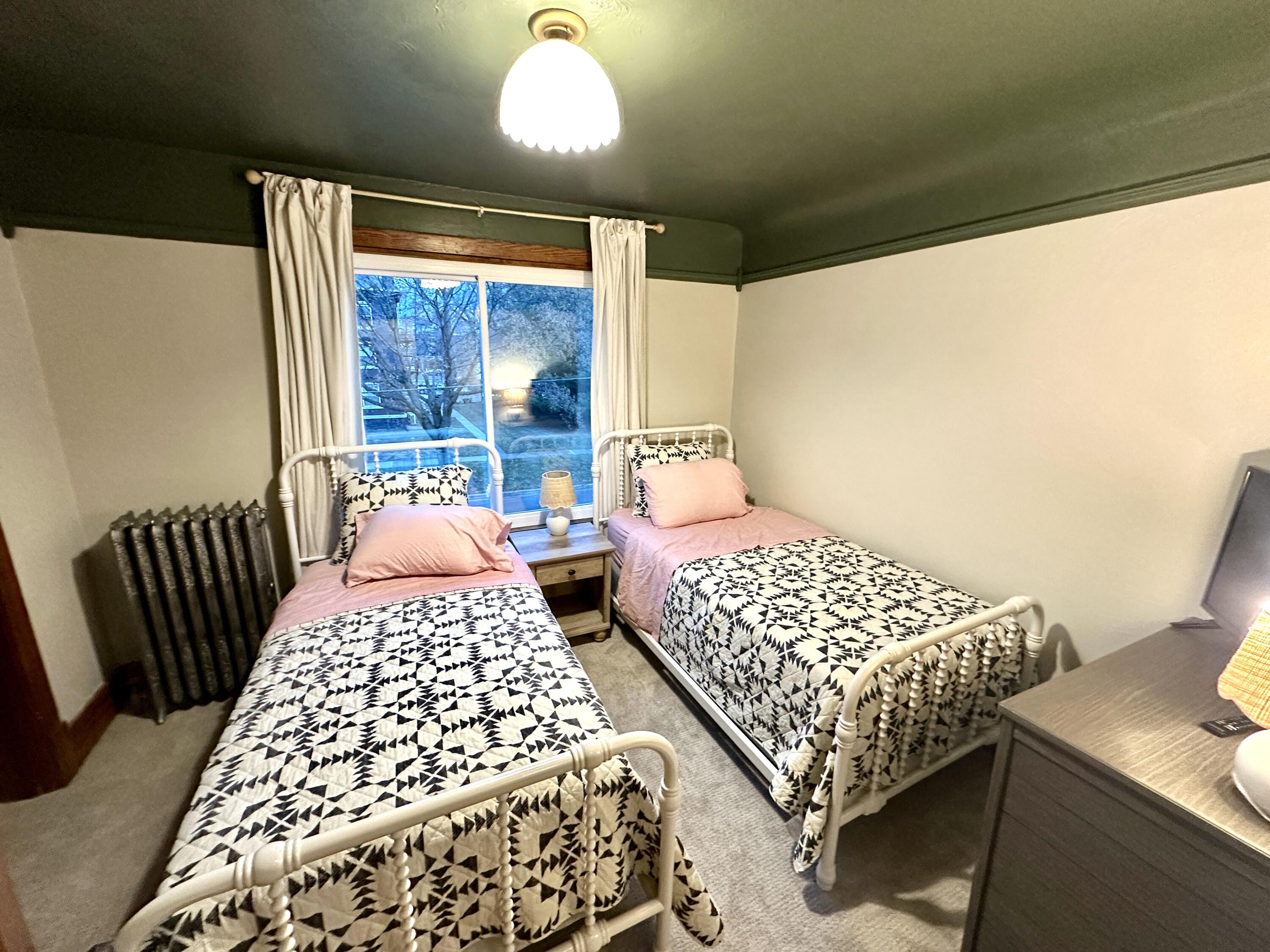 613 Wayne Street St. Joseph, MI 49085 - Photo 19 of 36 guest bed