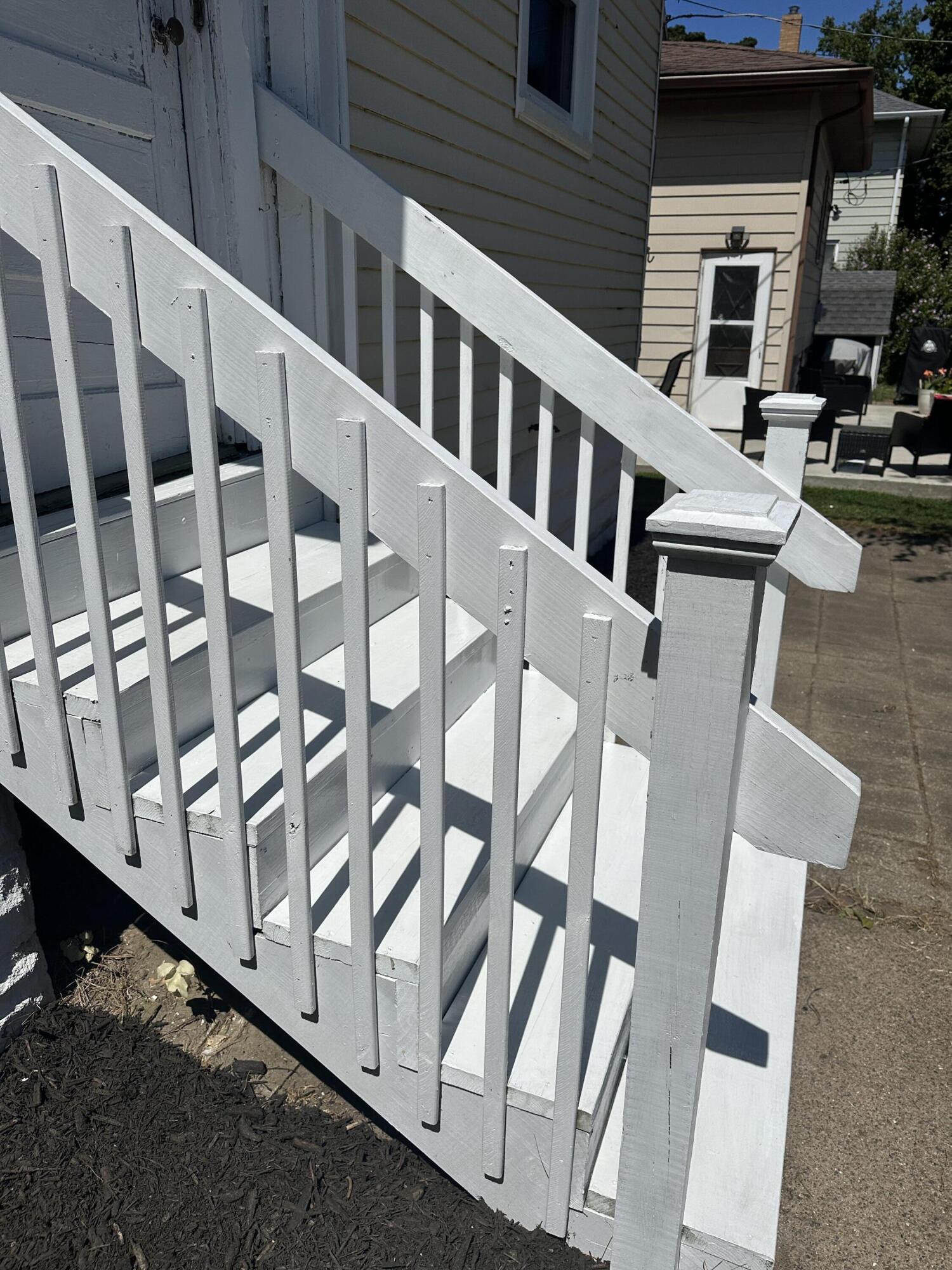 613 Wayne Street St. Joseph, MI 49085 - Photo 31 of 36 rear steps