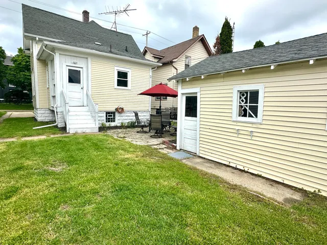 $2,800 | 613 Wayne Street, St. Joseph, MI 49085