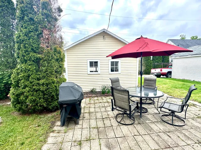 $2,800 | 613 Wayne Street, St. Joseph, MI 49085