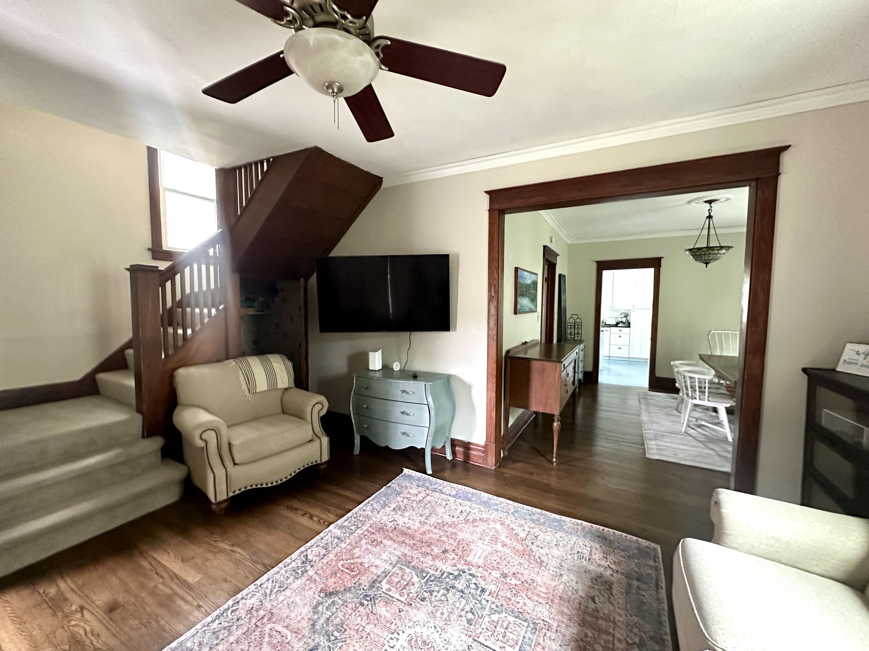 613 Wayne Street St. Joseph, MI 49085 - Photo 7 of 36 IMG_1678