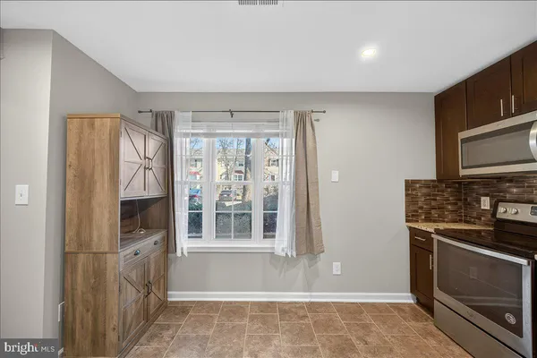 $299,900 | 16294 Taconic Circle, Dumfries, VA 22025