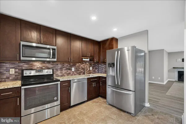 $299,900 | 16294 Taconic Circle, Dumfries, VA 22025