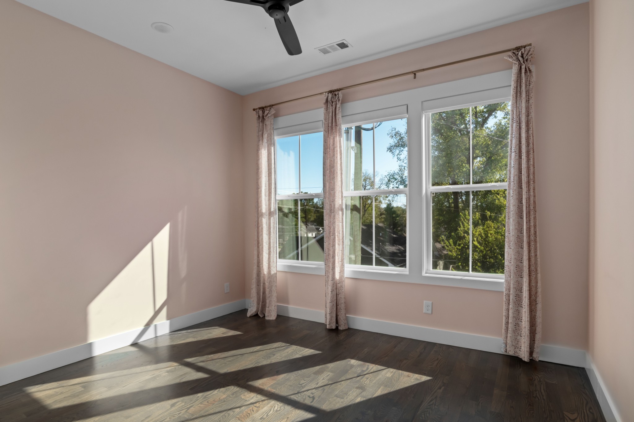 2 B Belle Forrest Avenue Nashville, TN 37206 - Photo 33 of 53 a view of an empty room with a window