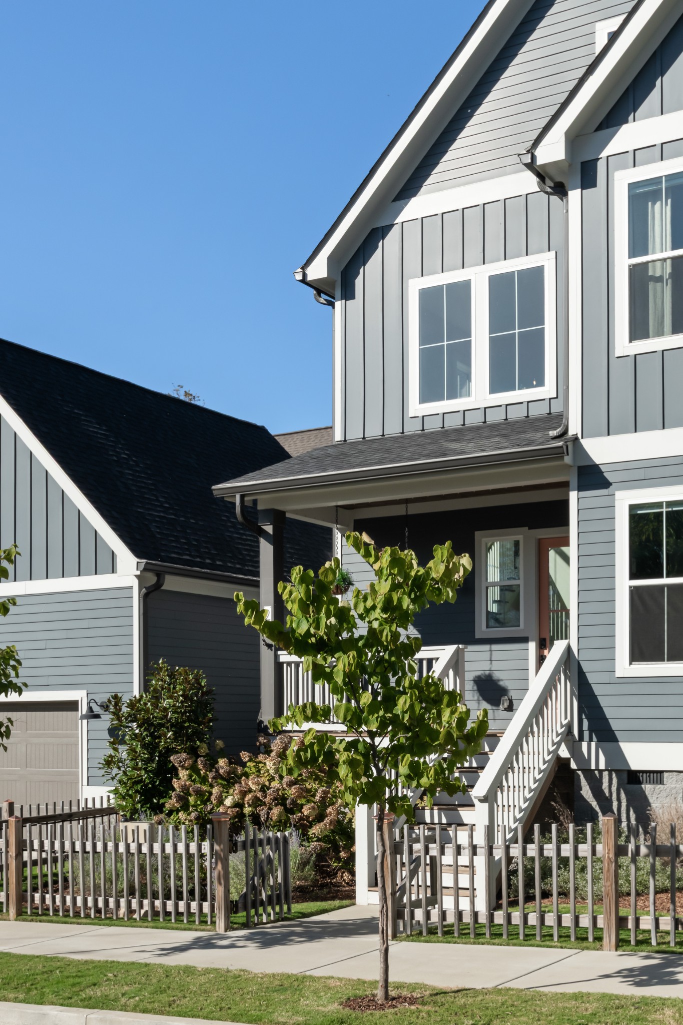 2 B Belle Forrest Avenue Nashville, TN 37206 - Photo 51 of 53 a front view of a house with a garden