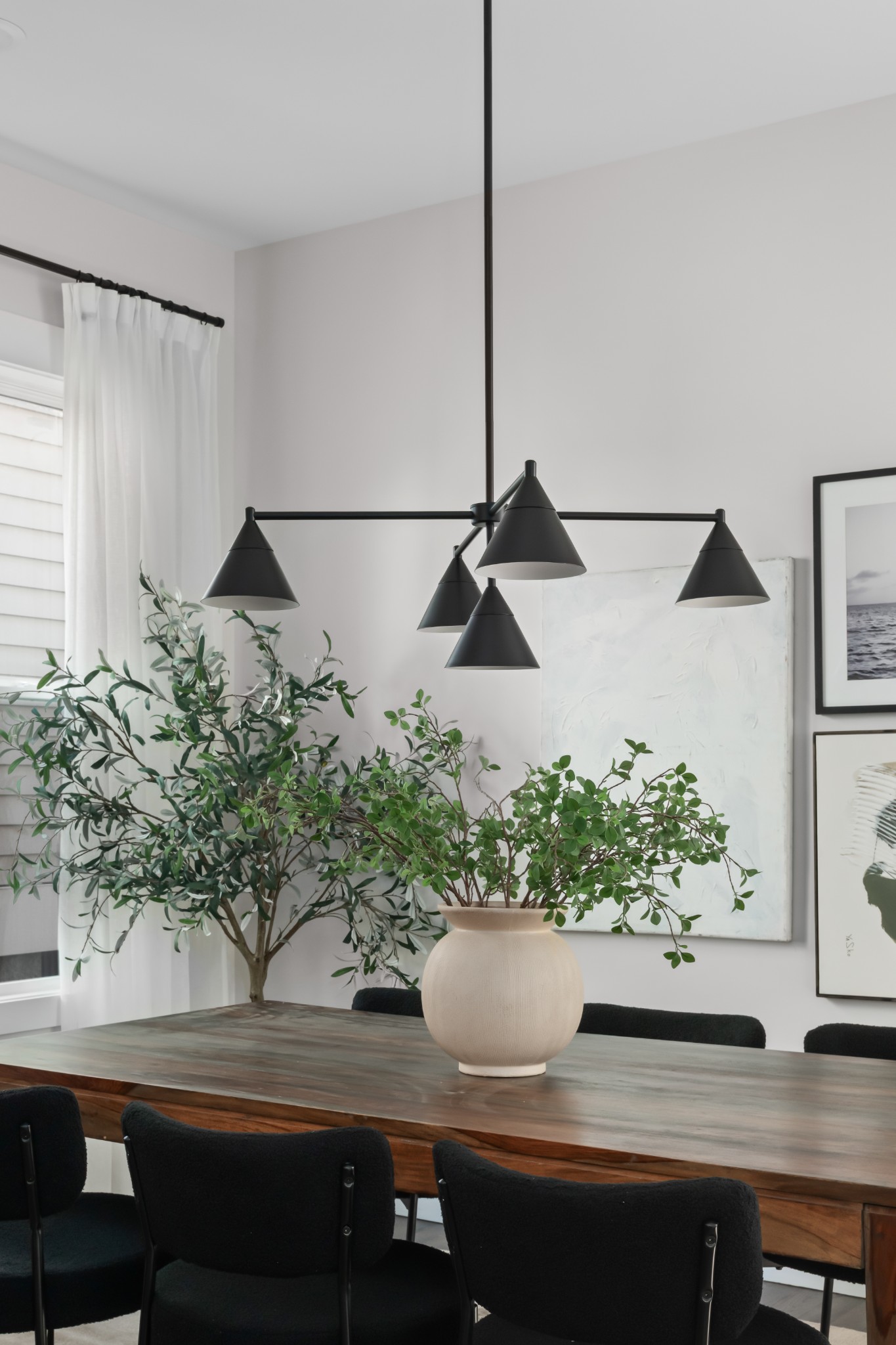 2 B Belle Forrest Avenue Nashville, TN 37206 - Photo 9 of 53 a vase of flowers sitting on a table