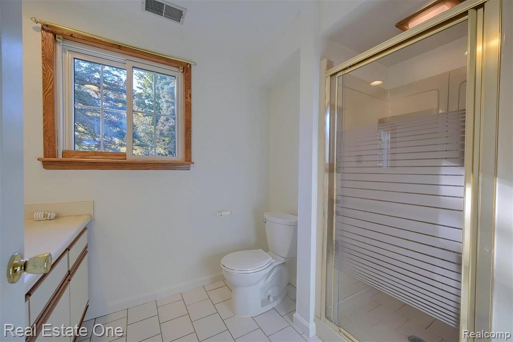 2060 Bretton Drive South Rochester Hills, MI 48309 - Photo 26 of 39
