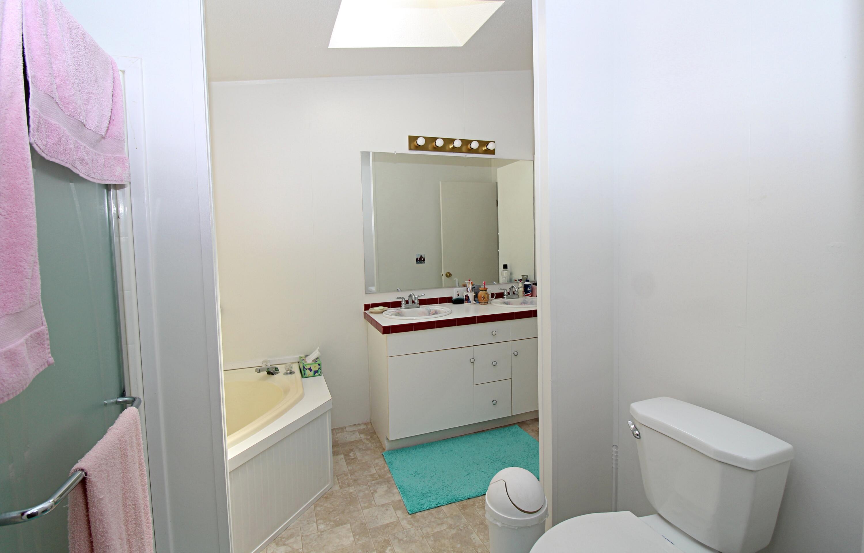 7732 North Applegate Road Grants Pass, OR 97527 - Photo 21 of 40 Master Bath