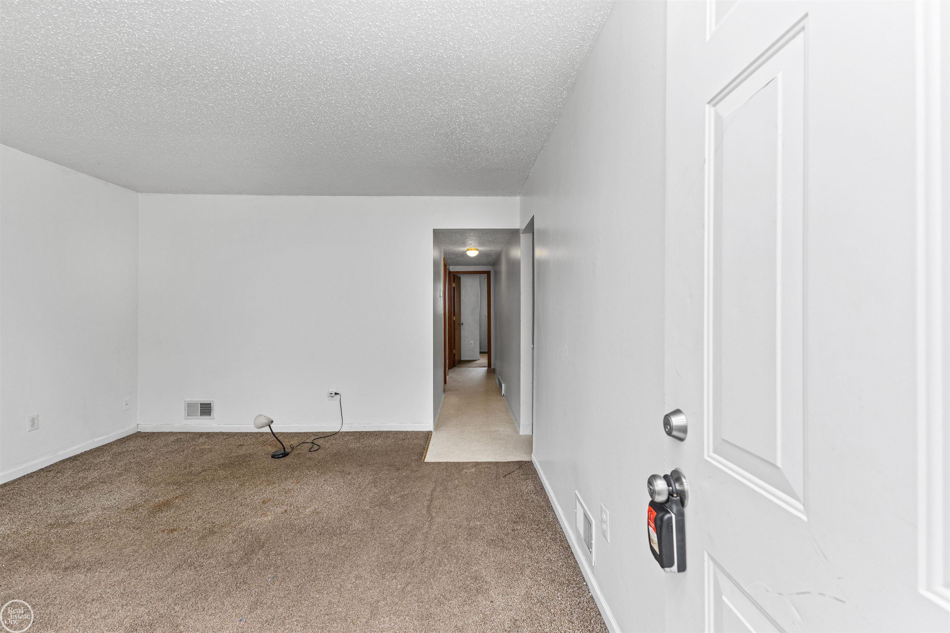 6793 Prospect Avenue Warren, MI 48091 - Photo 3 of 39
