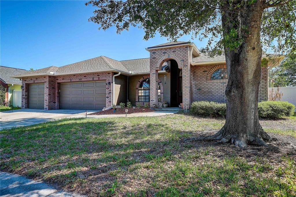 1418 Buckner Road Valrico, FL 33596 - Photo 2 of 37 front view of a house with a yard