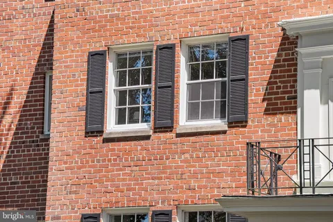 $305,000 | 6617 East Wakefield Drive, Unit B1, Alexandria, VA 22307