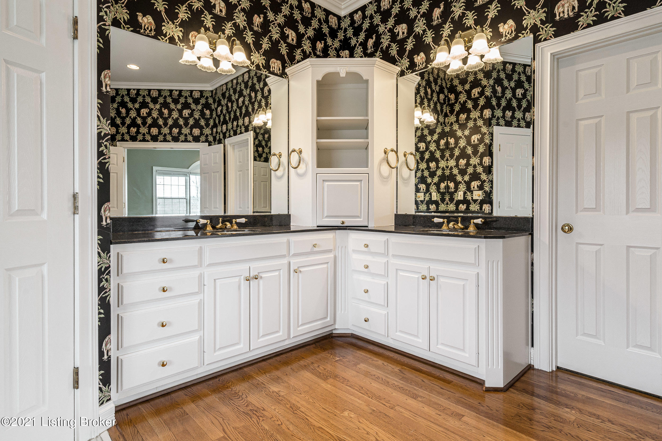 15301 Deer Run Road Louisville, KY 40299 - Photo 20 of 95 His and Her Vanities
