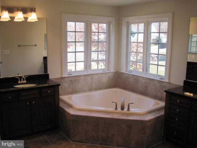 6191 Cobbs Road Alexandria, VA 22310 - Photo 13 of 26 Master Bath