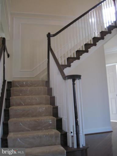6191 Cobbs Road Alexandria, VA 22310 - Photo 16 of 26 Staircase