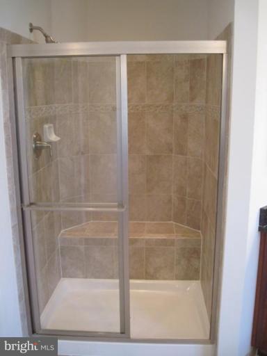 6191 Cobbs Road Alexandria, VA 22310 - Photo 23 of 26 Master Bath #2