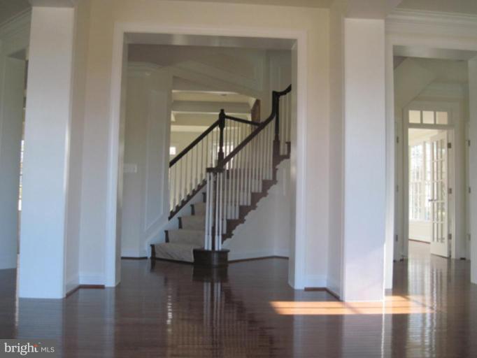 6191 Cobbs Road Alexandria, VA 22310 - Photo 9 of 26 Entrance / Foyer