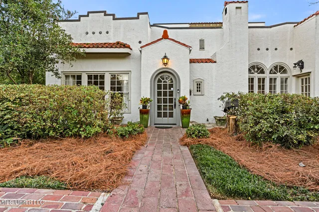 $698,900 | 923 Pinehurst Street, Jackson, MS 39202