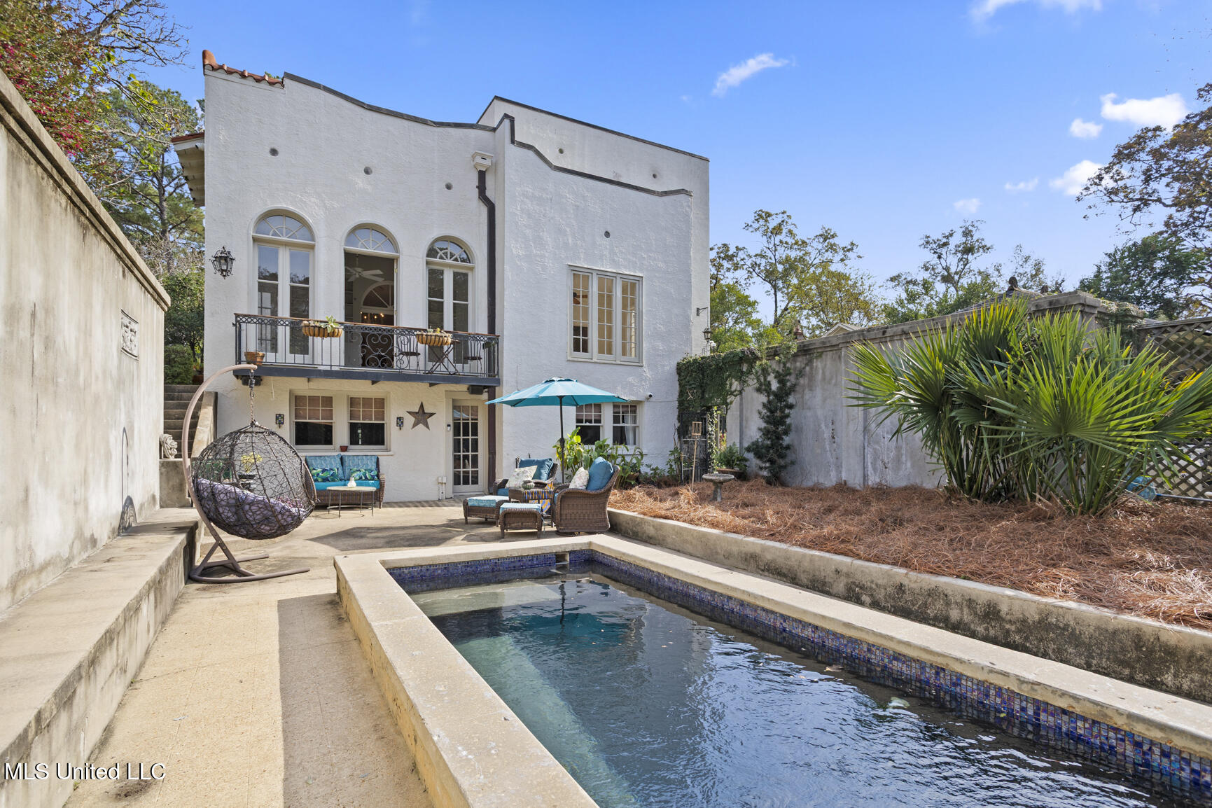 923 Pinehurst Street Jackson, MS 39202 - Photo 13 of 40 923 Pinehurst pool-4