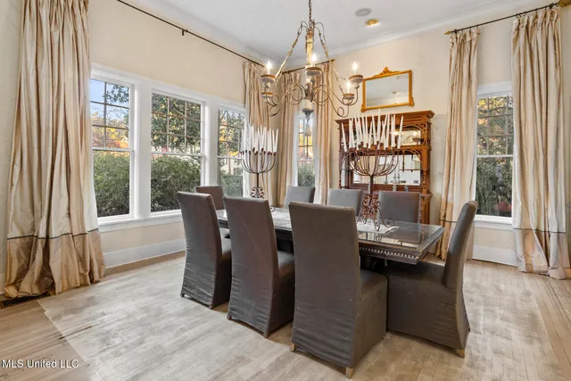 $698,900 | 923 Pinehurst Street, Jackson, MS 39202