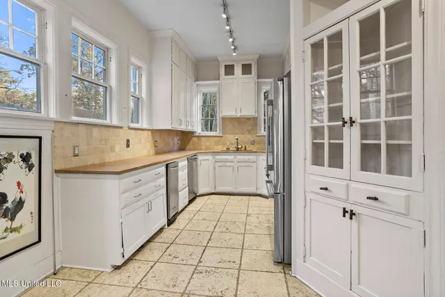 $698,900 | 923 Pinehurst Street, Jackson, MS 39202