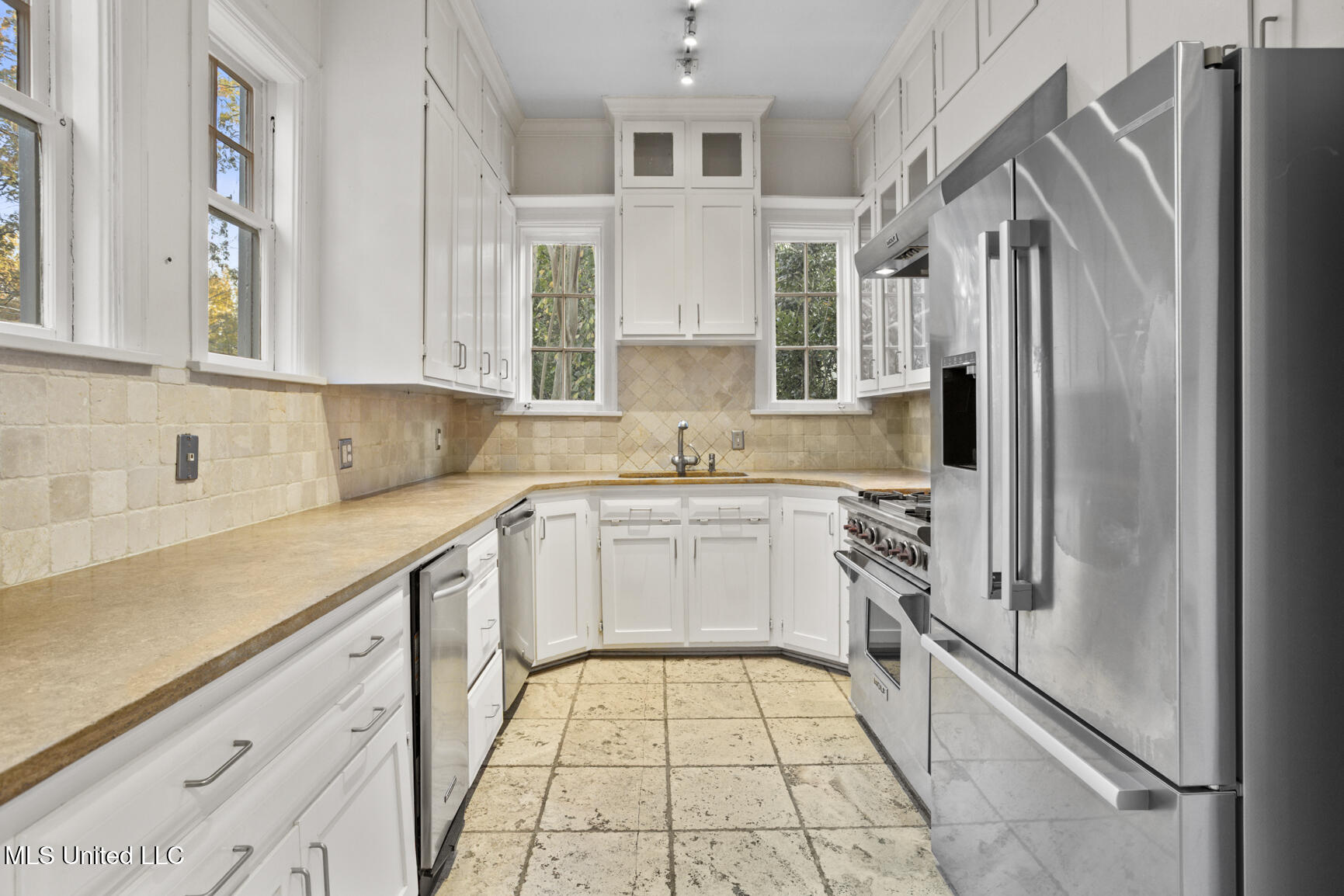 923 Pinehurst Street Jackson, MS 39202 - Photo 19 of 40 923 Pinehurst-14