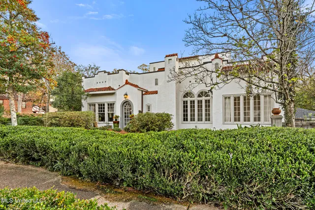 $698,900 | 923 Pinehurst Street, Jackson, MS 39202