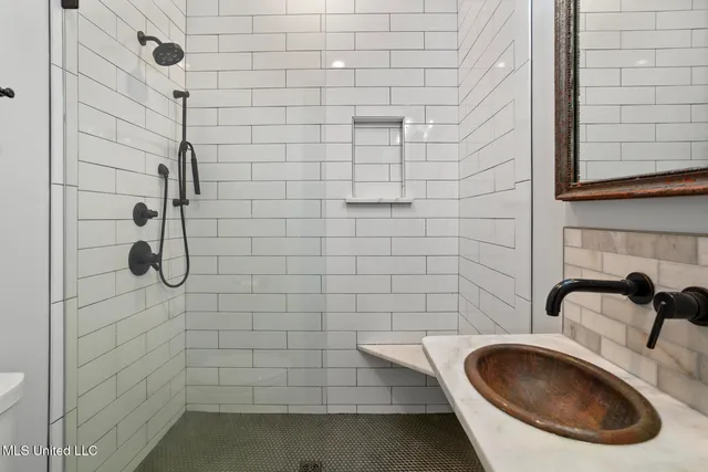 $698,900 | 923 Pinehurst Street, Jackson, MS 39202