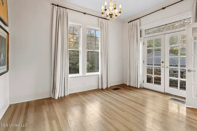 $698,900 | 923 Pinehurst Street, Jackson, MS 39202