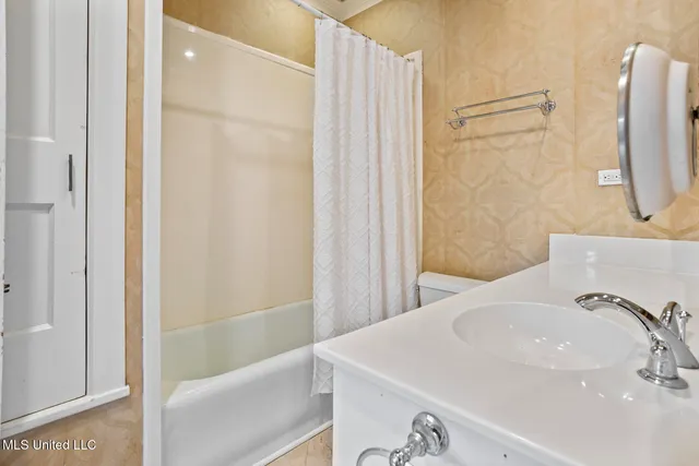 $698,900 | 923 Pinehurst Street, Jackson, MS 39202