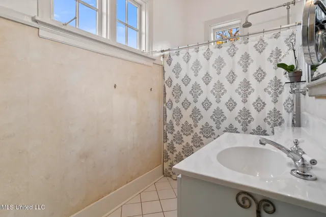 $698,900 | 923 Pinehurst Street, Jackson, MS 39202