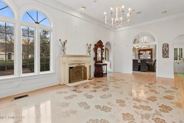 $698,900 | 923 Pinehurst Street, Jackson, MS 39202