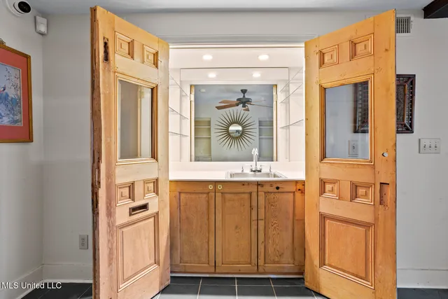 $698,900 | 923 Pinehurst Street, Jackson, MS 39202