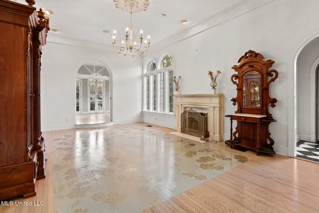 $698,900 | 923 Pinehurst Street, Jackson, MS 39202