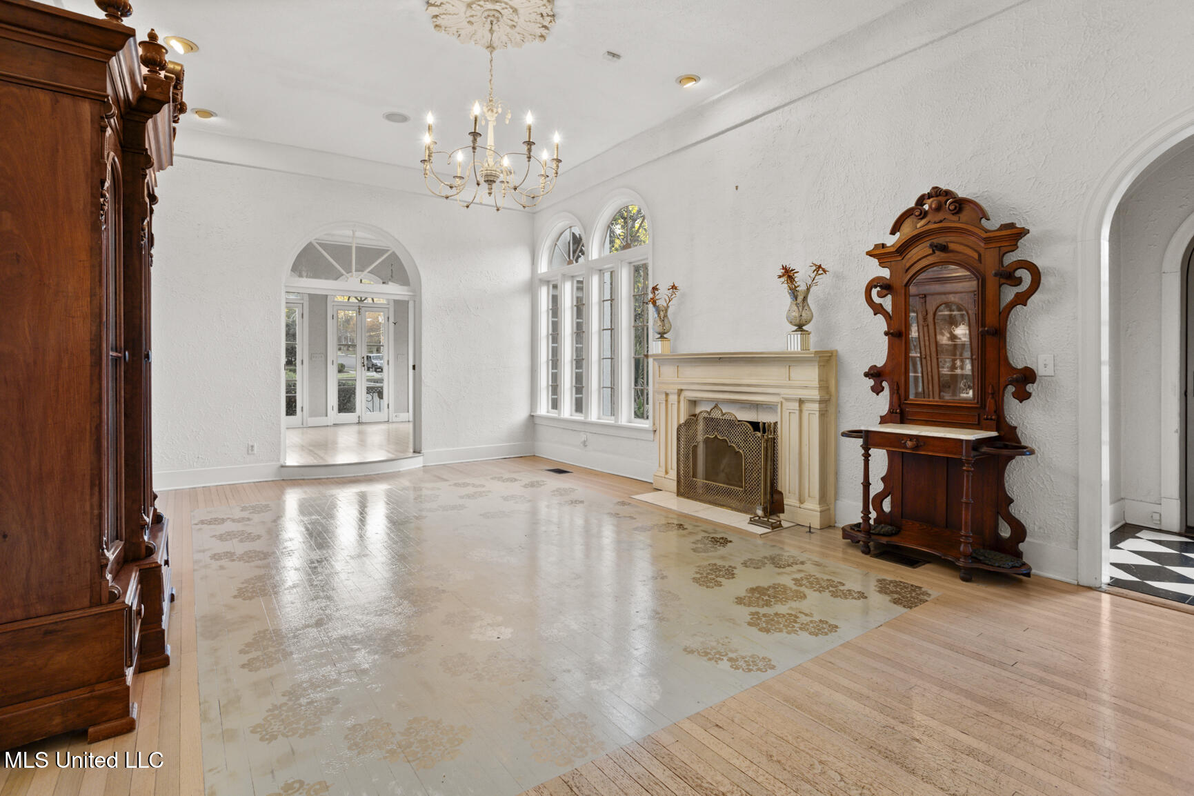 923 Pinehurst Street Jackson, MS 39202 - Photo 4 of 40 923 Pinehurst-4