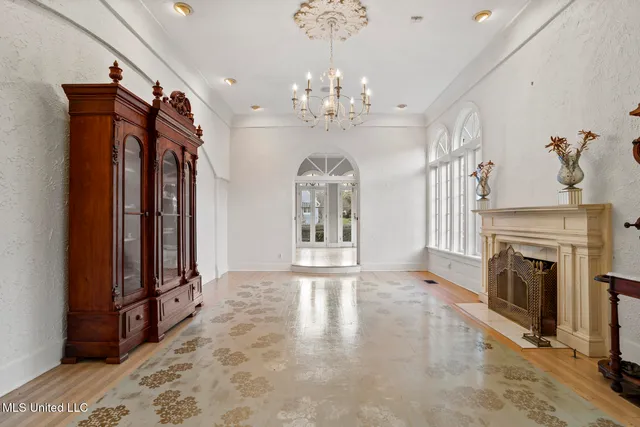 $698,900 | 923 Pinehurst Street, Jackson, MS 39202