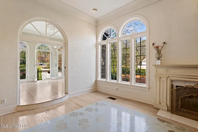 $698,900 | 923 Pinehurst Street, Jackson, MS 39202