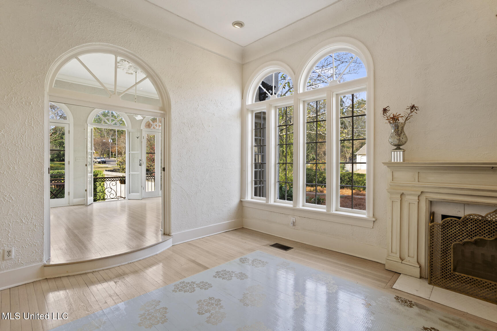 923 Pinehurst Street Jackson, MS 39202 - Photo 6 of 40 923 Pinehurst pool-5