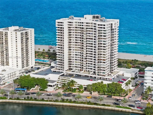 $3,750 | 2555 Collins Avenue, Unit 1002, Miami Beach, FL 33140