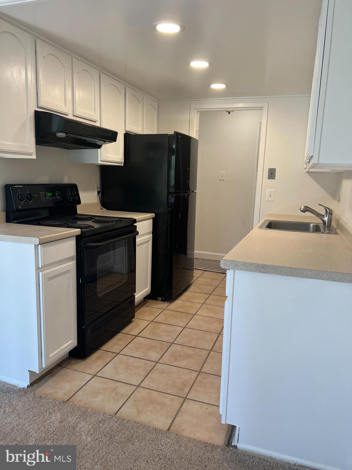 11601 Stoneview Square, Unit 61/12C Reston, VA 20191 - Photo 5 of 8 Kitchen